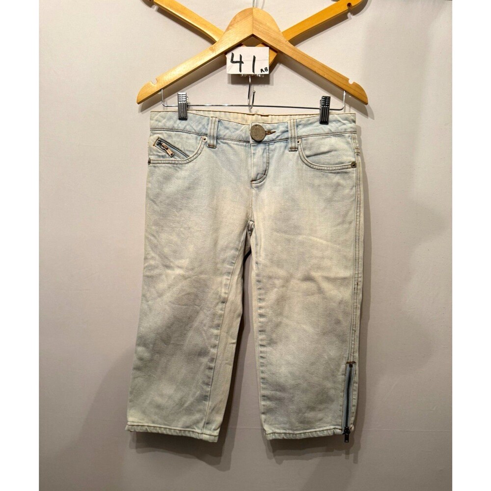 JLO by Jennifer Lopez Womenโs Capri Jeans 4 Light Wash Slim Mid Rise 5-Pocket